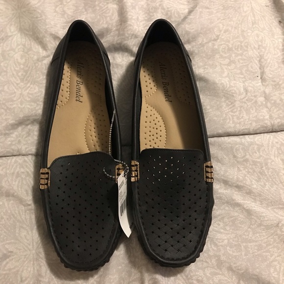 Alexis Bendel Shoes - NWT Alexis Bendel Women’s Black Loafers Dorothy 10
